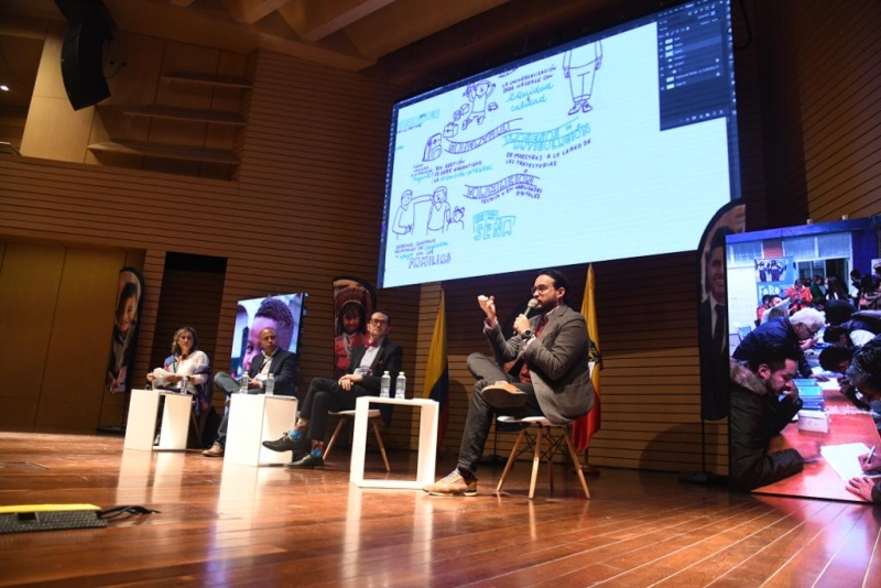 Foto de escenario de Nuevos caminos hacia la educación