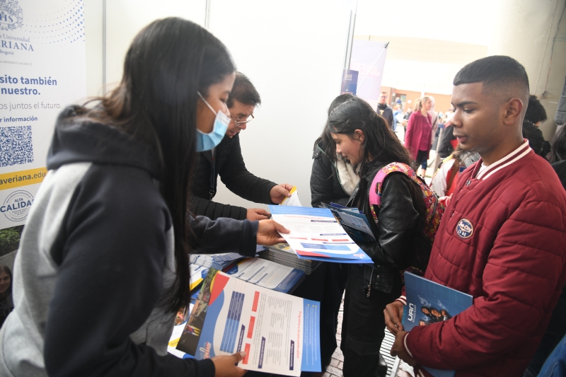 Jóvenes y voceros de la Universidad Javeriana