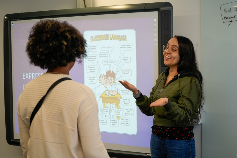 1400 jóvenes fueron elegidos por la Agencia Atenea para becas de inglés en el British Council