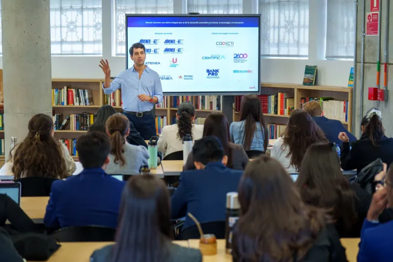 Bogotá abre nuevas oportunidades para estudiar después del colegio y realizar doctorados: cerca de 6.000 cupos en convocatorias de Atenea